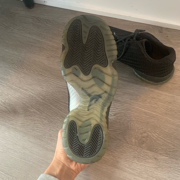 Jordan Sneakers Future - Picture 3 of 5